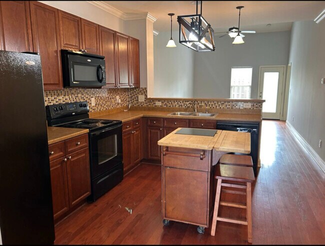 Foto del edificio - 735 Tulip Grove Rd