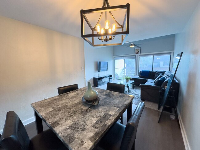 Foto del edificio - Somerset Village #1680