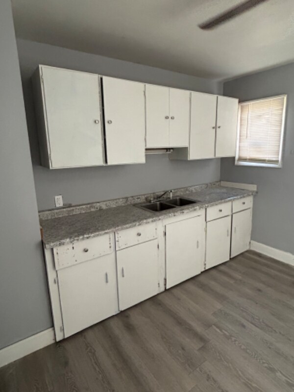 Building Photo - 518 W Ruth Ave