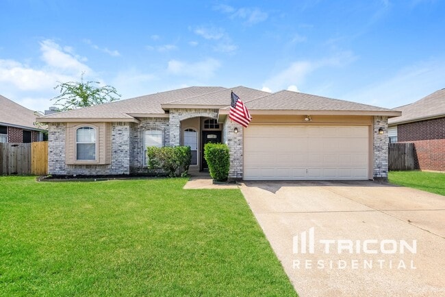 Building Photo - 2545 Clovermeadow Dr