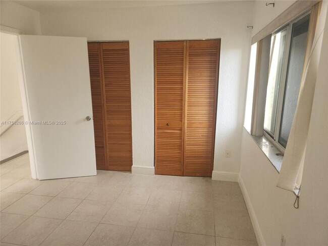 Foto del edificio - 1618 NW 38th St