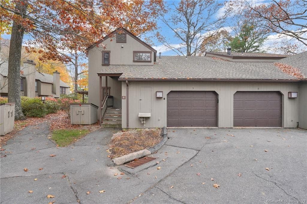 Primary Photo - 6 Twin Oak Ct