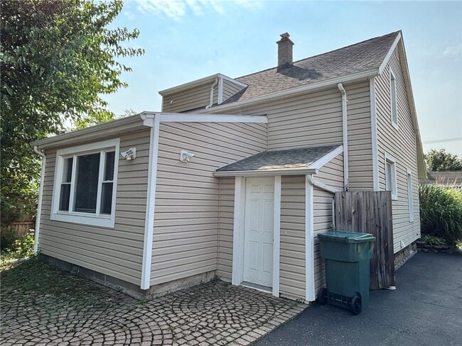 Building Photo - 2096 Norton St