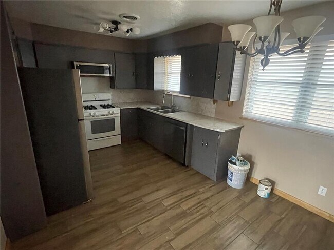 Foto del edificio - 1019 N Randall Rd