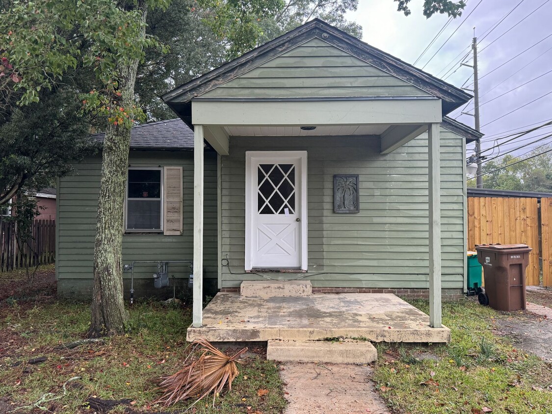 Foto principal - 3 bedroom 1 bath home in Biloxi