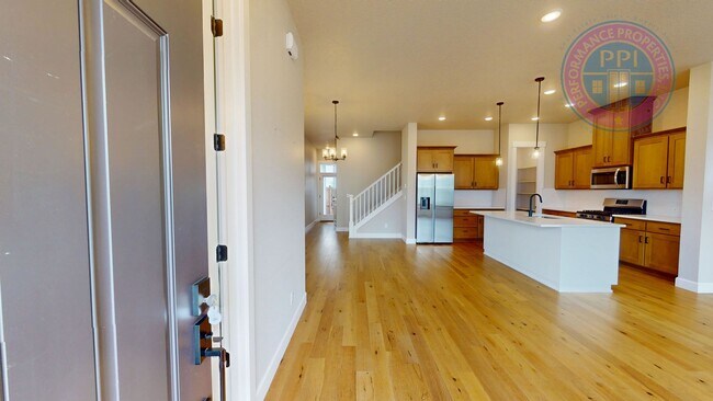 Building Photo - REED'S CROSSING!  Luxury Home, Stylish Amenities, Central Air-Conditioning, Close To Nike & Intel