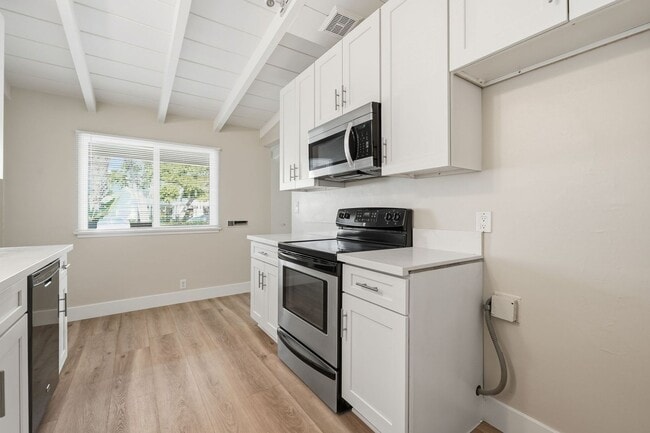 Building Photo - 610 Heliotrope Ave