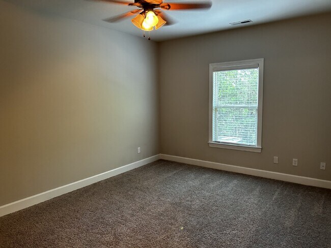 Foto del edificio - 2BD 2BA CONDO WITH GARAGE FOR RENT IN ALGOOD