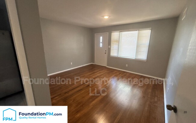 Foto del edificio - 4955 Biscoe Ave