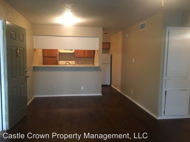 Building Photo - 2 br, 1 bath Apartment - 1500 Northwest Blvd