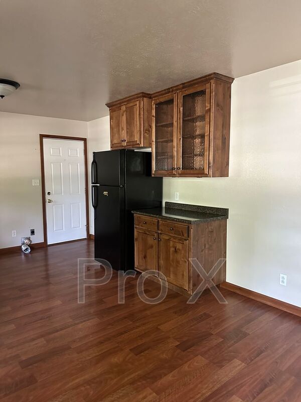 Building Photo - 601-607 Meadowmere