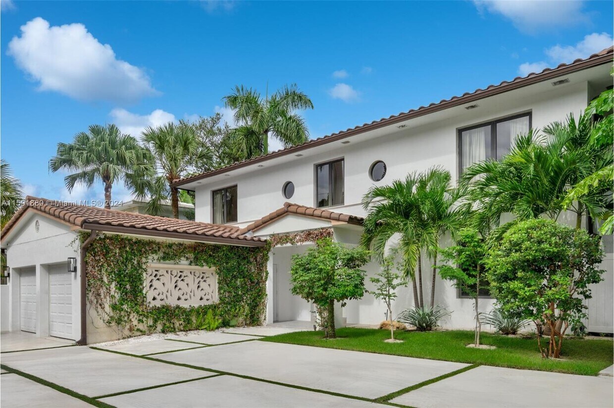 Foto principal - 5735 N Bay Rd