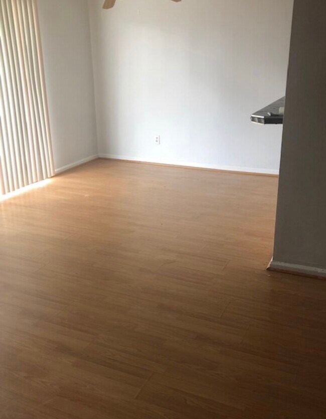 Foto del edificio - 4732 Belleview Ave