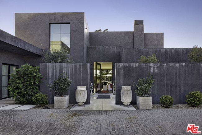 Foto del edificio - 6603 Dume Dr