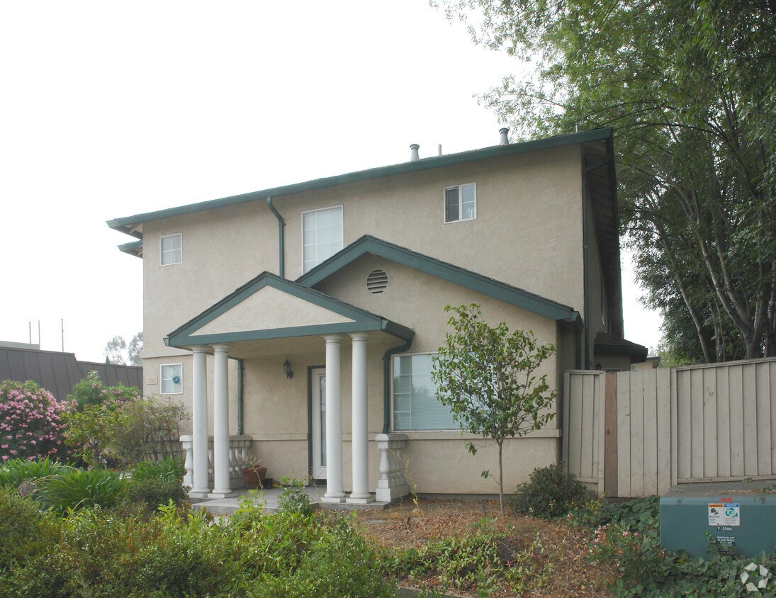 Building Photo - 550 W Alma Ave