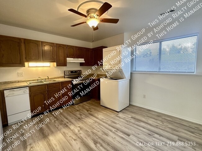 Building Photo - 1120 Yuma St