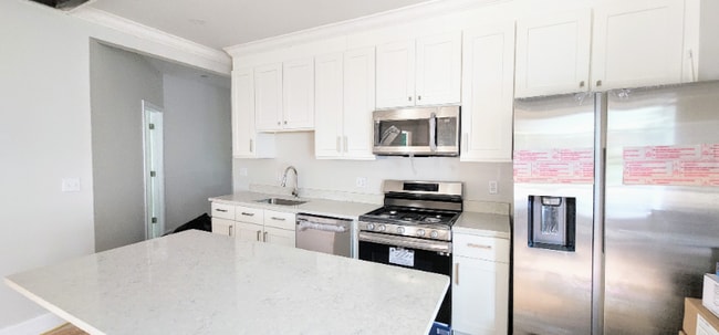 Building Photo - 12 Woodford St