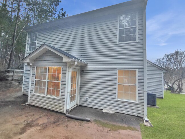 Foto del edificio - 7037 Ravenwood Ln