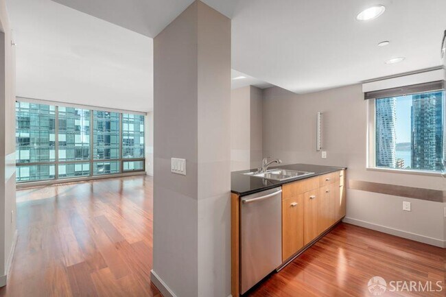 Foto del edificio - 333 1st St