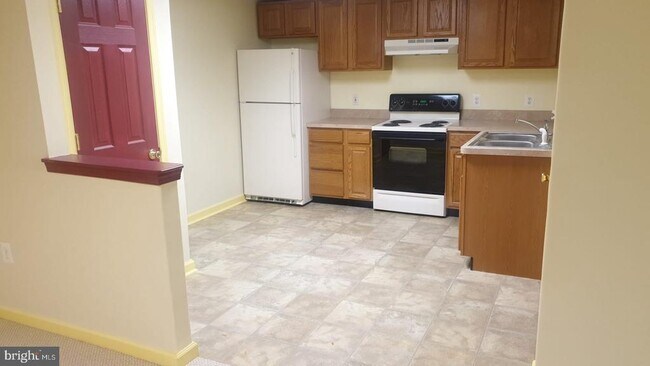 Building Photo - 9607 Laurel Oak Dr