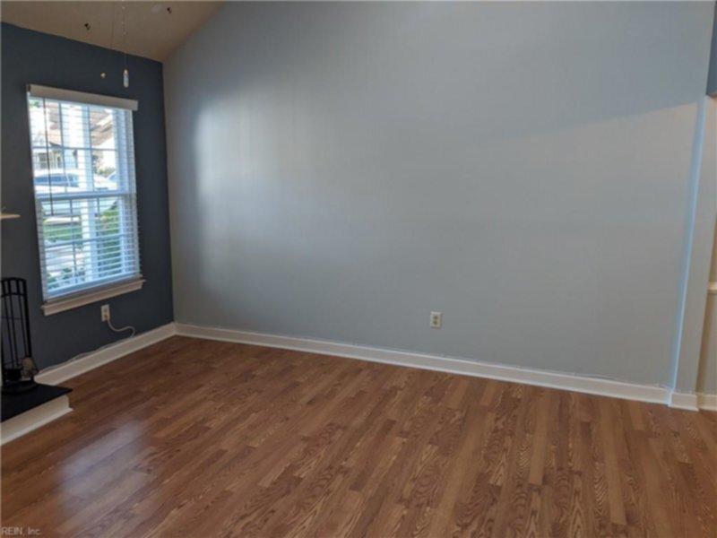 Building Photo - 2434 Sedgewick Dr