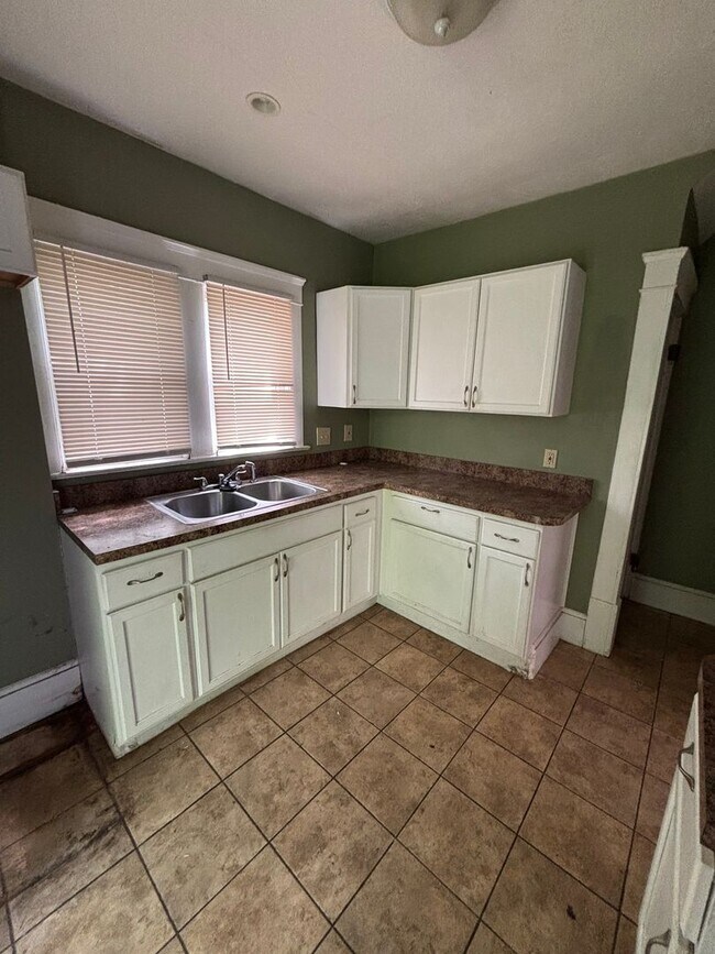 Foto del edificio - Section 8 Accepted! Spacious Newly Renovat...