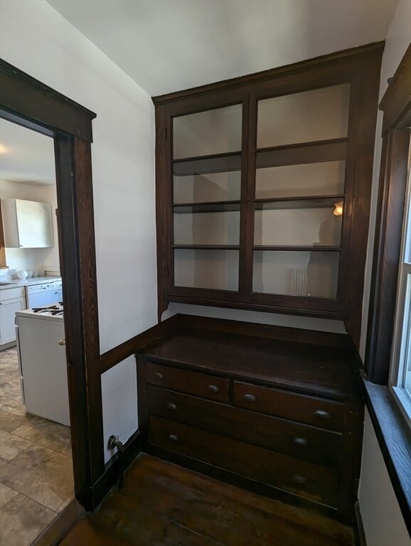 Building Photo - 34 William St