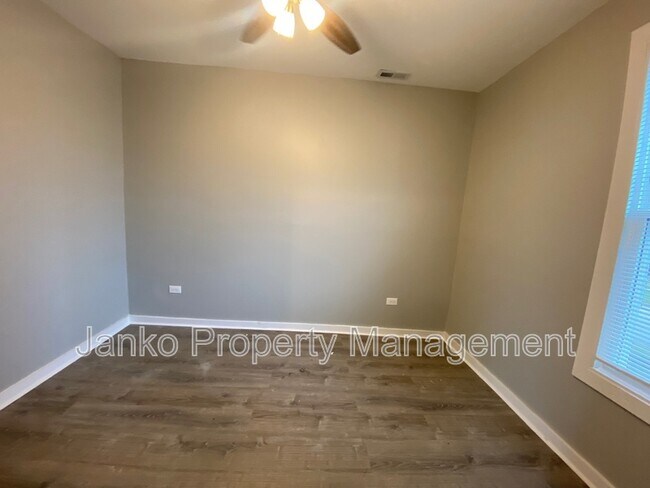 Building Photo - 90 28th St