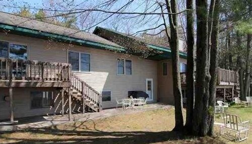 Foto principal - 660 Bass Lake Rd