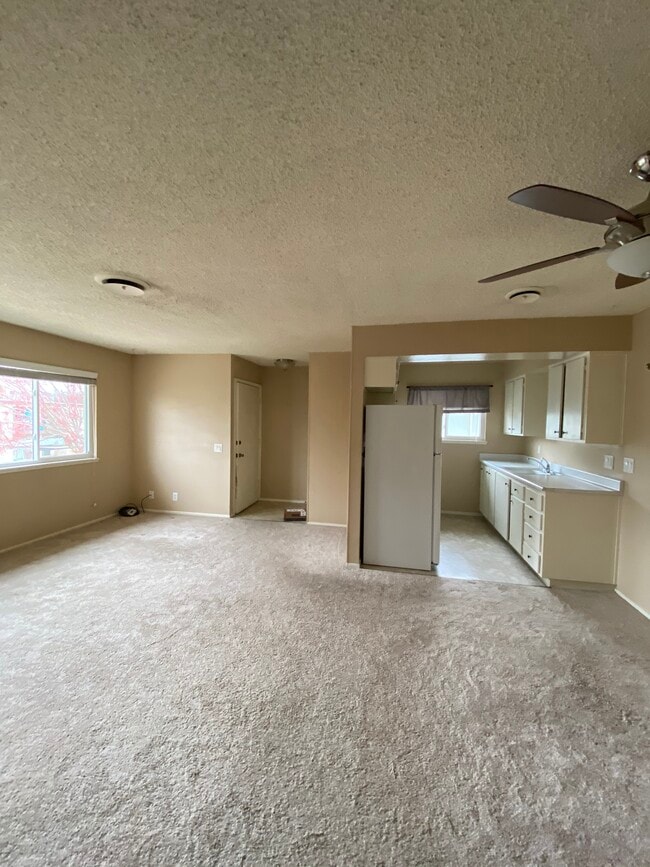Building Photo - 1139 Casita Dr