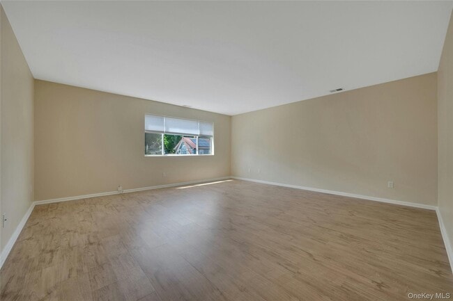 Building Photo - 19 Edison Pl