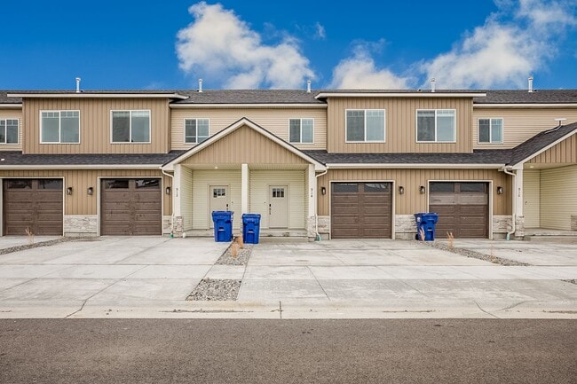 Building Photo - $500 off first month for March move-ins ONLY - BRAND NEW 3 BED 2.5 BATH HOMES IN ST ANTHONY