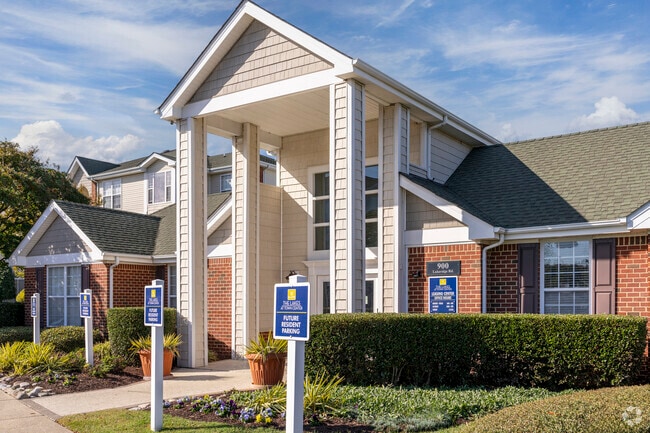 Casa club para residentes y oficina de arrendamiento - THE LAKES AT TOWN CENTER