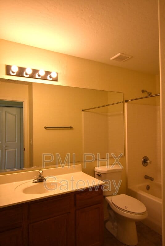 Building Photo - 2895 E Toledo Ct