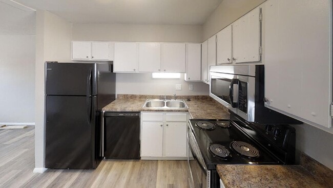 Foto del edificio - 2925 Straus Ln