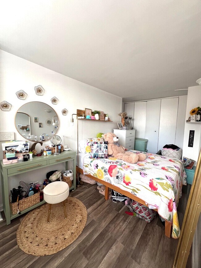 270 Marin Blvd Unit 16S, Downtown, NJ 07304 Room for Rent in Downtown