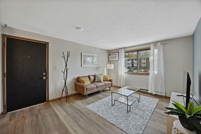 Foto del edificio - 902 Benton Dr