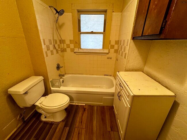 Building Photo - 512 N Lamar St