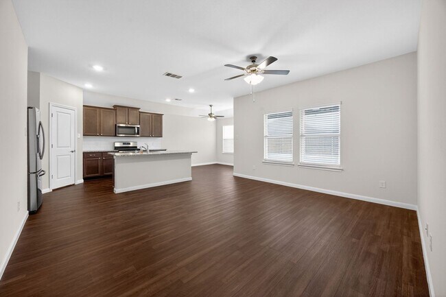 Foto del edificio - Beautiful Open-Concept Home with Washer/Dryer Included & Private Yard in Princeton