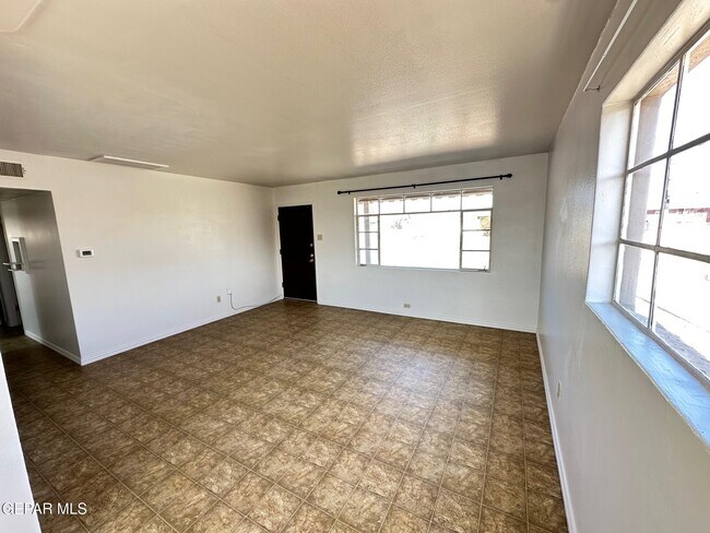 Foto del edificio - 5036 Louis Dr