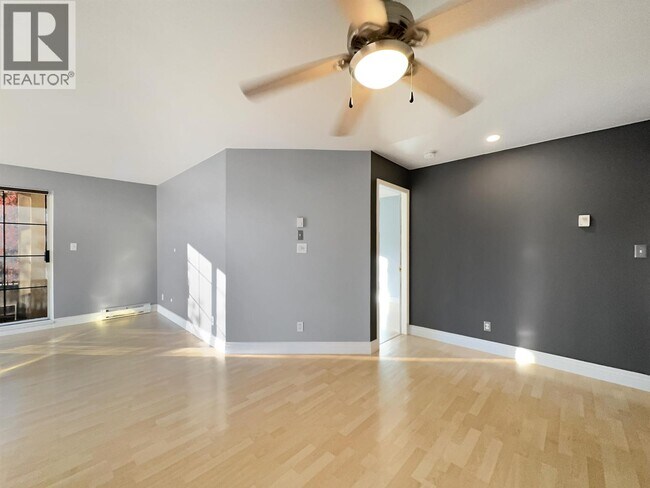 Photo du bâtiment - 295 Schoolhouse St