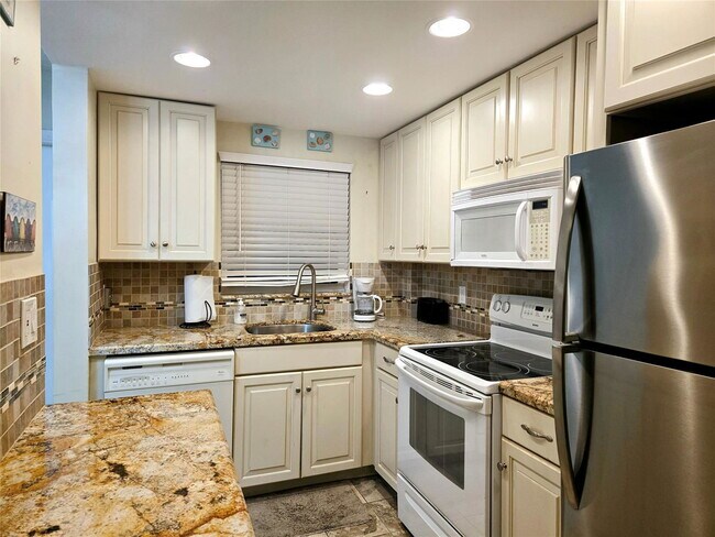 Building Photo - 1161 Hillsboro Mile Apt #506, Hillsboro Beach, FL 33062 - 2 BR 2 BA condo