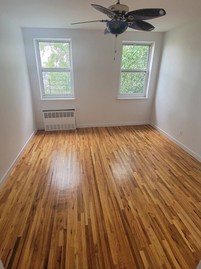 Building Photo - 1119 E 59th St