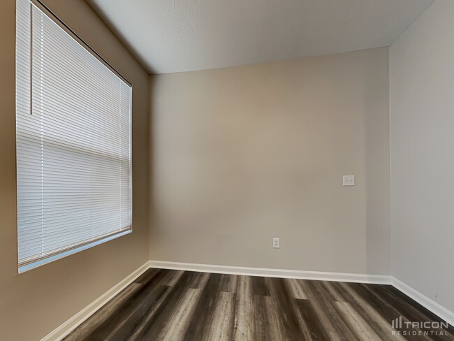 Building Photo - 2089 Shadow Fox Dr