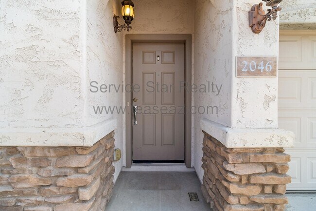 Foto del edificio - 2046 W Davis Rd