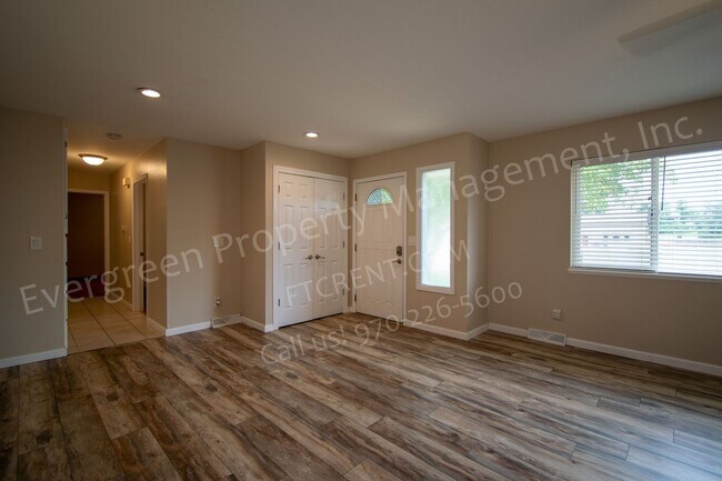 Building Photo - Great 3 bedroom, 2 bathroom home near Spri...