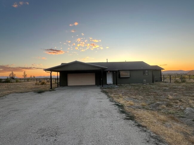Building Photo - 697 Diamondback Dr