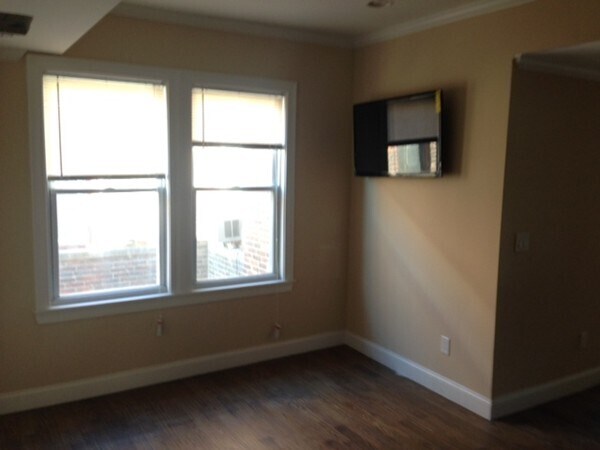 Building Photo - 92 Bragdon St