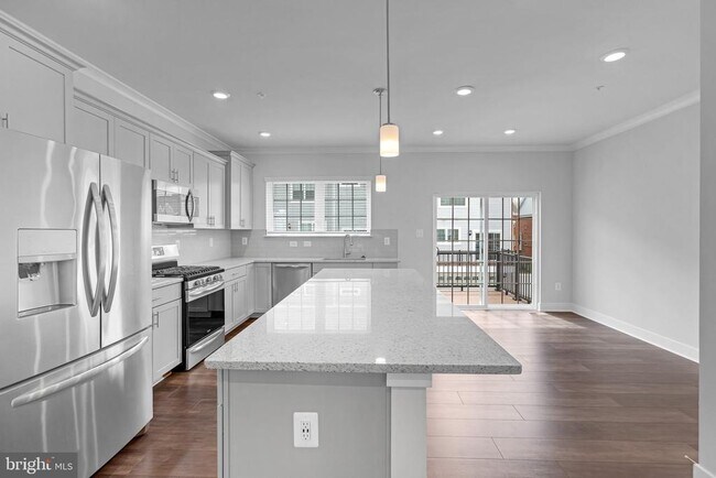 Foto del edificio - 8039 Blue Stream Dr