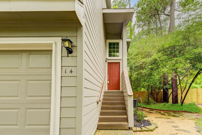 Building Photo - Stylish Woodlands Home Steps from H-E-B & ...